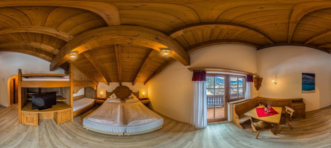 Landhotel Laerchenhuegel オーバーアマーガウ エクステリア 写真